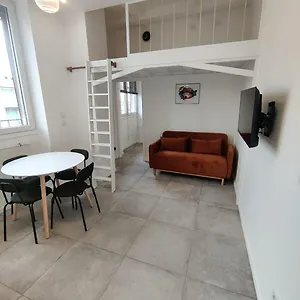 Loft Chic Avec Mezzanine Contemporaine Vénissieux